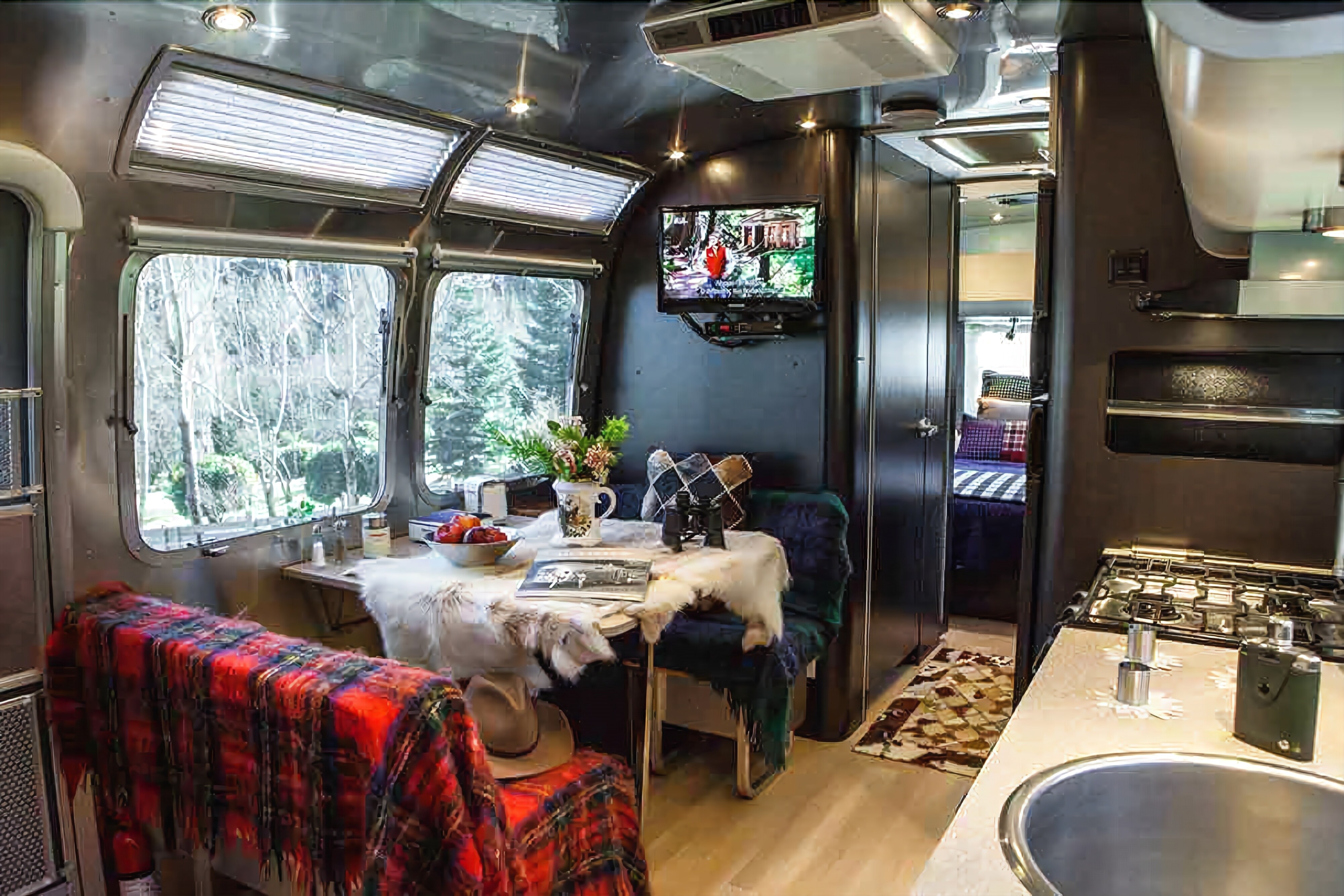 Double Room (Airstream) | Free WiFi, bed sheets