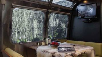 Double Room (Airstream) | Wi-fi percuma, cadar katil