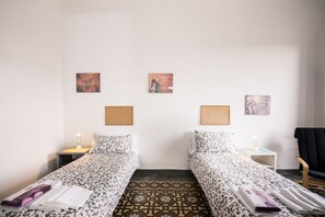 Basic Apartment, 3 Bedrooms | 3 bedrooms, desk, iron/ironing board, cots/infant beds - Capponi (Florence)