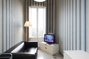 Basic Apartment, 3 Bedrooms | Living room | Flat-screen TV - Capponi (Florence)