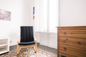 Basic Apartment, 3 Bedrooms | 3 bedrooms, desk, iron/ironing board, cots/infant beds - Capponi (Florence)