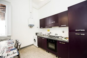 Perushuoneisto, 3 makuuhuonetta | Yksityinen keittiö | Jääkaappi, mikroaaltouuni, uuni, liesi