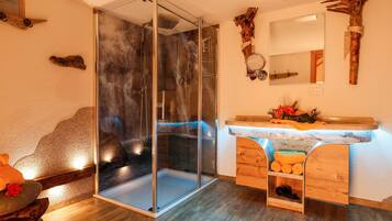 Classic House, 5 Bedrooms, Lake View | Bathroom | Hair dryer, towels