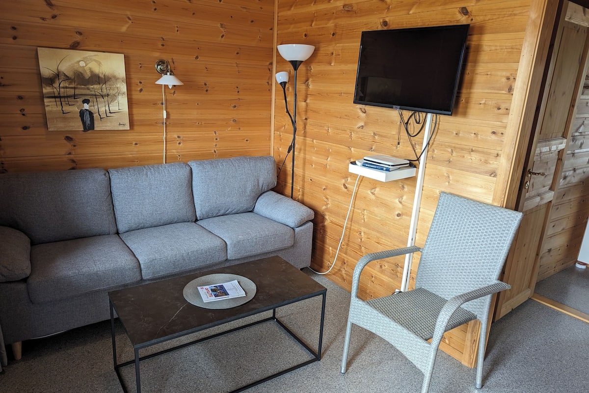 Cabin (11 - 12 shared shower) | Private kitchenette | Fridge, oven, stovetop, cookware/dishes/utensils