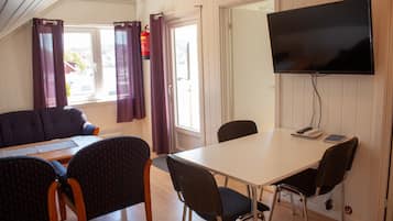 Leilighet, 2 soverom, havutsikt (Apartment 22 C) | Oppholdsrom