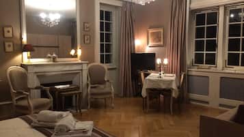 City Suite (Suite Eberhardine) | Free minibar, desk, blackout drapes, iron/ironing board