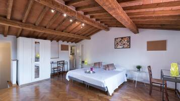 Appartamento Basic, 2 camere da letto | 3 camere, una scrivania, ferro/asse da stiro