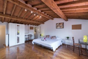 Basic-Apartment, 2 Schlafzimmer | 3 Schlafzimmer, Schreibtisch, Bügeleisen/Bügelbrett, Babybetten