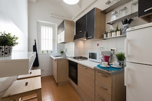 Basic Apartment, 2 Bedrooms | Private kitchen | Fridge, microwave, oven, stovetop