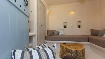 Bungalow | In-room safe, soundproofing, iron/ironing board, free WiFi