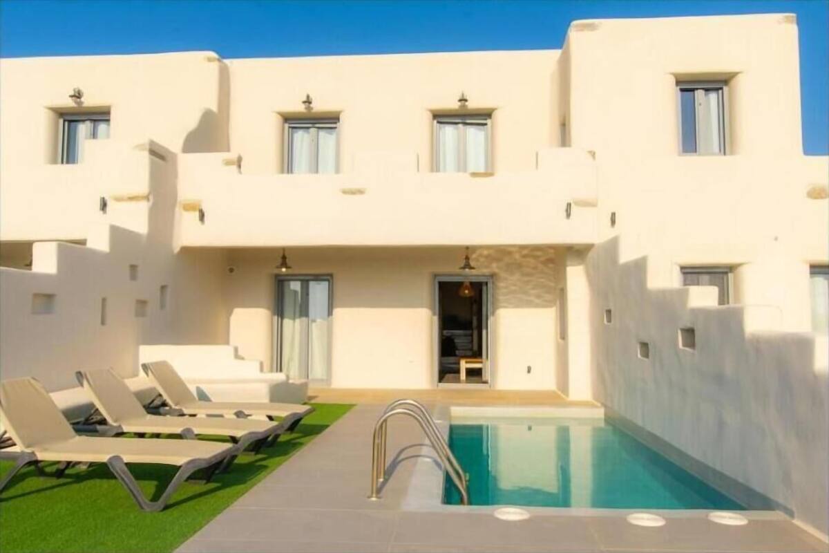 Deluxe House, 4 Bedrooms | In-room safe, soundproofing, iron/ironing board (on request)