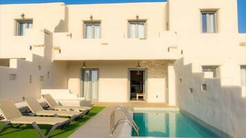 Deluxe House, 4 Bedrooms | In-room safe, soundproofing, iron/ironing board, free WiFi