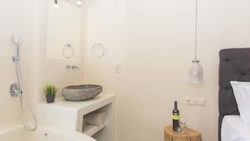 Deluxe Quadruple Room, 1 Bedroom | Bathroom | Shower, rainfall showerhead, free toiletries, hair dryer