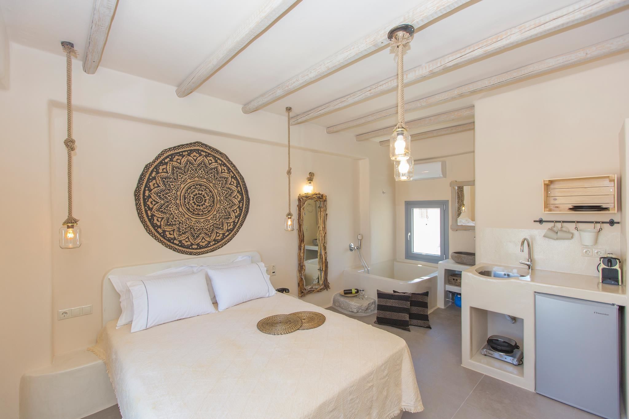 Egyptian cotton sheets, premium bedding, soundproofing, WiFi (free)