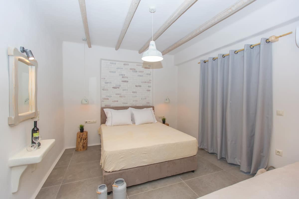 1 bedroom, Egyptian cotton sheets, premium bedding