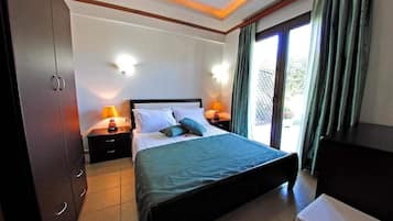 Apartment, 1 Bedroom | Meja, kalis bunyi, seterika/papan seterika, katil bayi/kot (percuma)