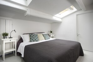 Apartemen Basic, 3 kamar tidur | 3 kamar tidur, meja kerja, setrika/meja setrika, dan Wi-Fi gratis