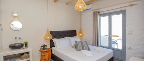 Deluxe Apartment (for 3) | Free WiFi, bed sheets