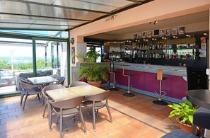 Bar (en la propiedad)