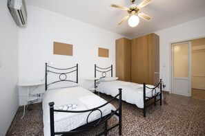 Basic Apartment, 3 Bedrooms - Giglio (Florence)