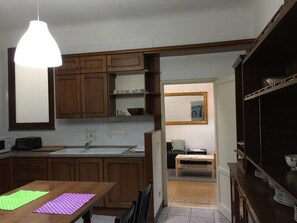 Basic-Apartment, 3 Schlafzimmer | Eigene Küche | Kühlschrank, Mikrowelle, Herdplatte, Wasserkocher mit Kaffee-/Teezubehör