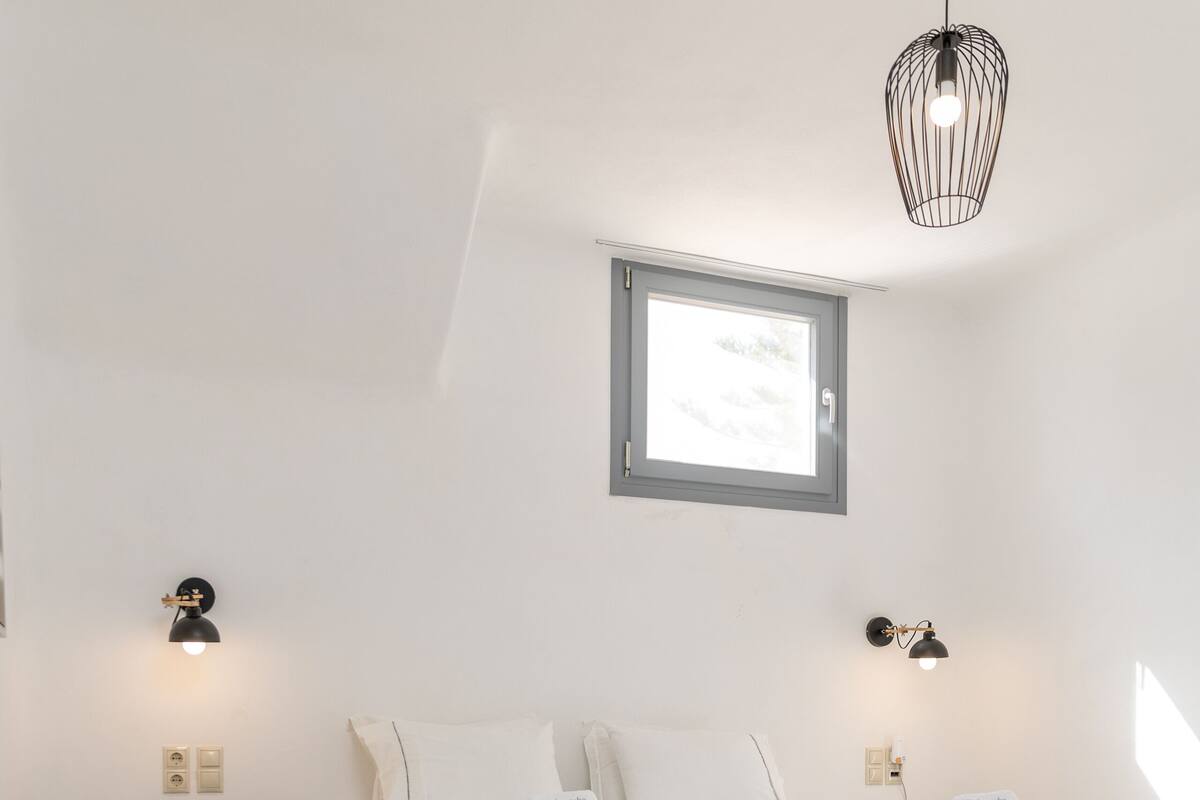 Economy Apartment | Hypo-allergenic bedding available, blackout drapes, soundproofing