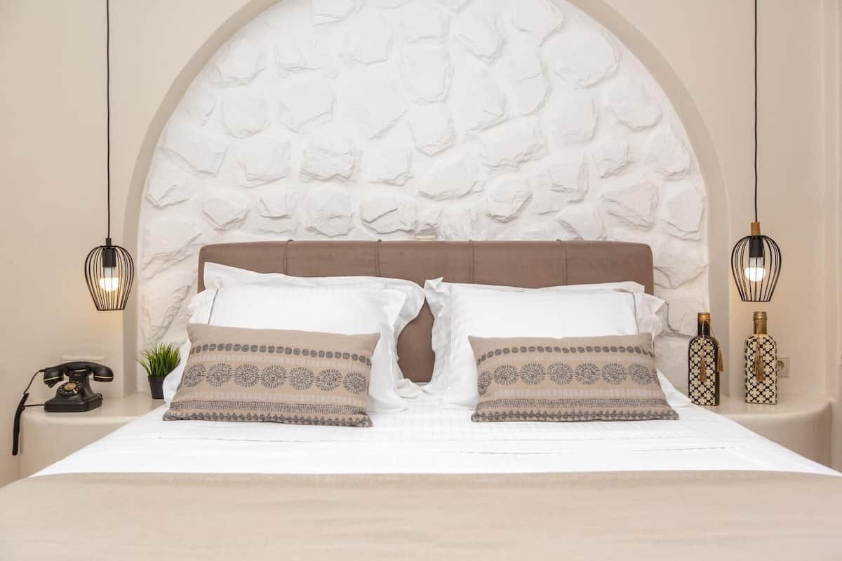 Habitación triple familiar, vista a la alberca | 1 habitación, ropa de cama hipoalergénica y decoración personalizada