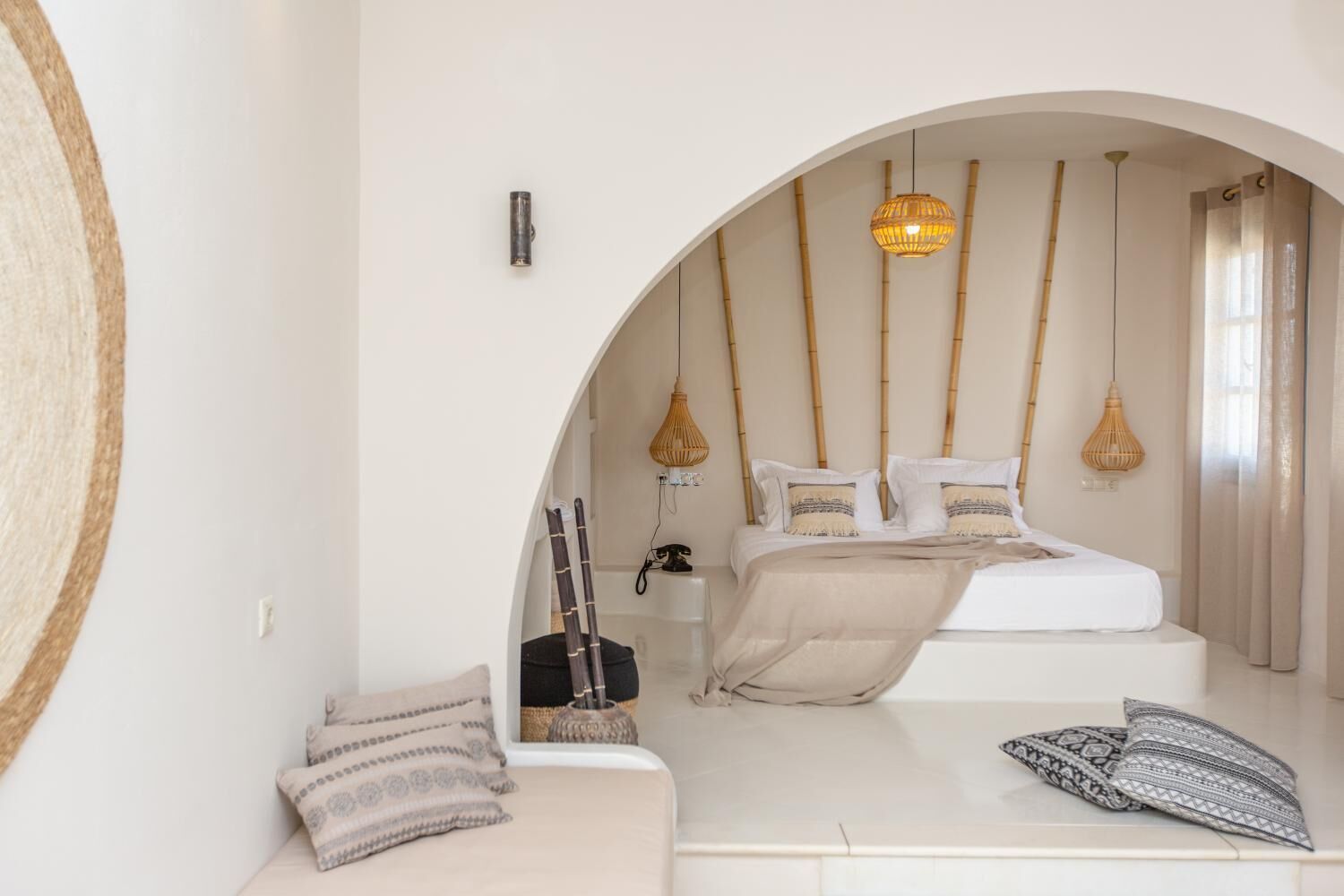 Deluxe Suite | Hypo-allergenic bedding available, blackout drapes, soundproofing