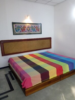 Basic Single Room, 1 Single Bed | 1 bedroom, iron/ironing board, free WiFi - Shenya Villa (Bentota)