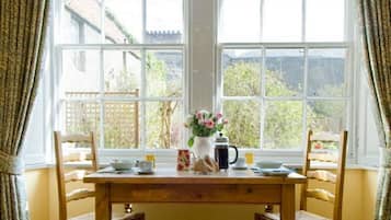 Free daily cooked-to-order breakfast