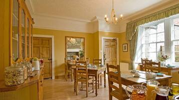 Free daily cooked-to-order breakfast