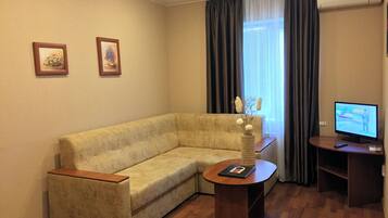 Suite | Living room | Flat-screen TV