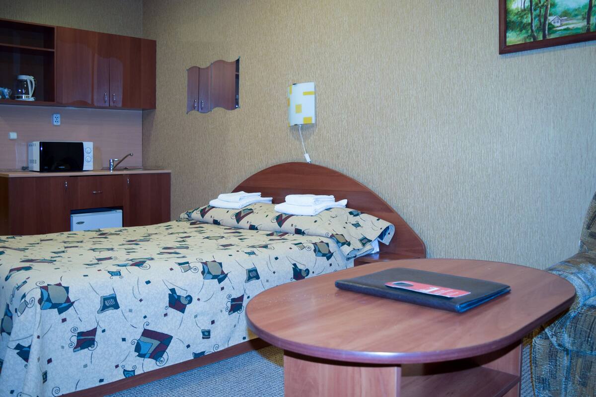 Comfort Double Room | 1 bedroom, iron/ironing board, free WiFi, bed sheets