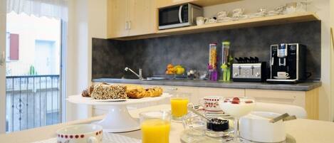 Free daily continental breakfast