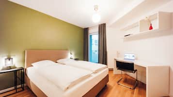 Apartment XXL - Three Bedrooms | Hypo-allergenic bedding available, desk, laptop workspace