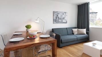 Fantastic Apartment | Hochwertige Bettwaren, Schreibtisch, laptopgeeigneter Arbeitsplatz
