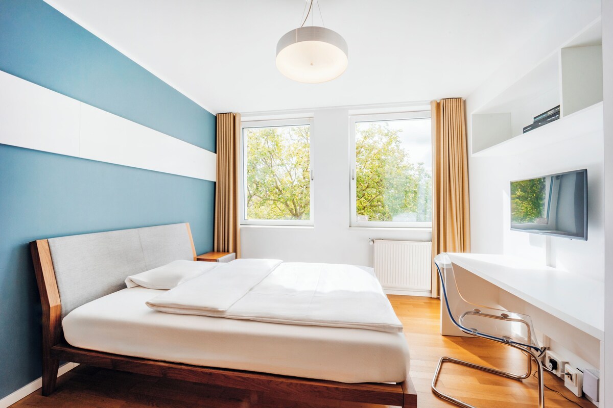 Apartment S - Queen bed | Allergitestet sengetøy, skrivebord og skrivebord for bærbar PC