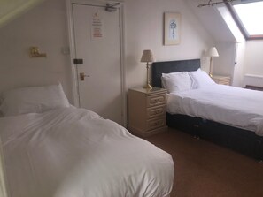 Habitación familiar (2 Adults 2 Children) | Tabla de planchar con plancha, cunas gratuitas y wifi gratis