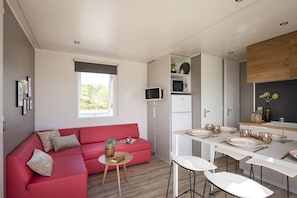 Mobile Home, 3 Bedrooms | Living area