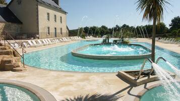 2 outdoor pools, pool umbrellas, sun loungers
