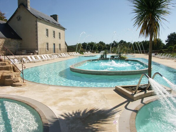 2 outdoor pools, pool umbrellas, pool loungers