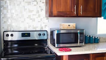 Elite Villa, 2 Bedrooms, Non Smoking, 2 Bathrooms | Private kitchen | Full-sized fridge, microwave, oven, stovetop