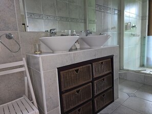 Bathroom - Birds of paradise B&B (Eshowe)