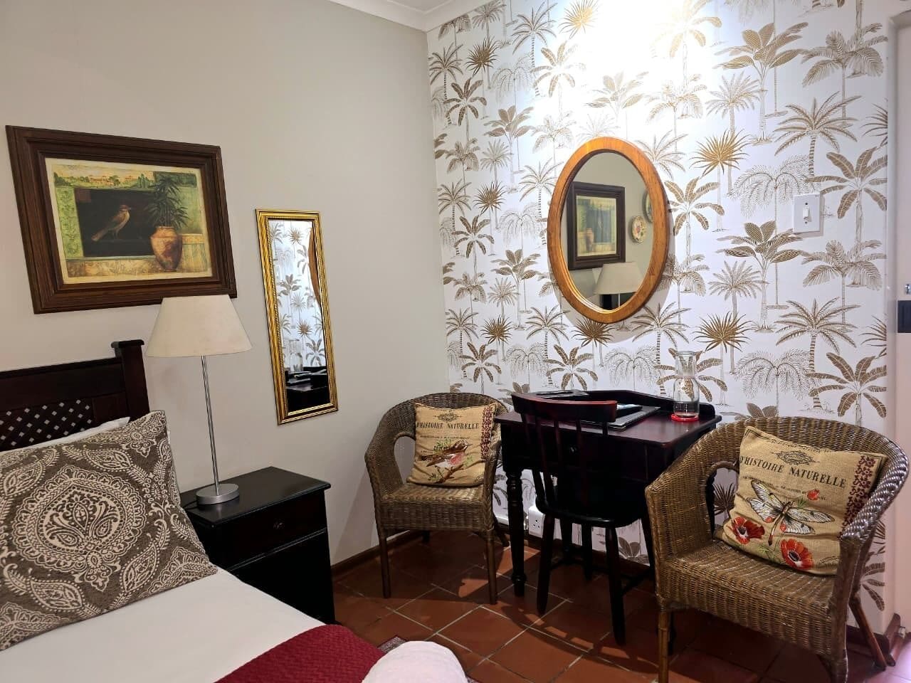 Double Room (Room 8) | In-room safe, desk, iron/ironing board, free WiFi