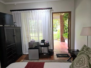Habitación doble (Room 8) | Caja fuerte, escritorio, tabla de planchar con plancha y wifi gratis
