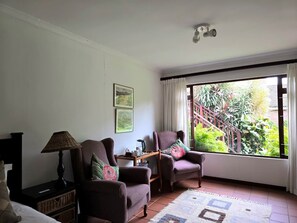 Kamer, 1 twee- of 2 eenpersoonsbedden (Room 3) | Woonruimte | Flatscreentelevisie