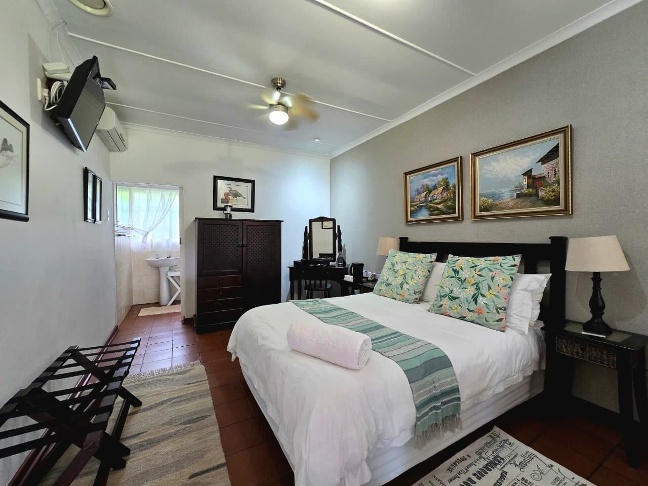 In-room safe, desk, iron/ironing board, free WiFi