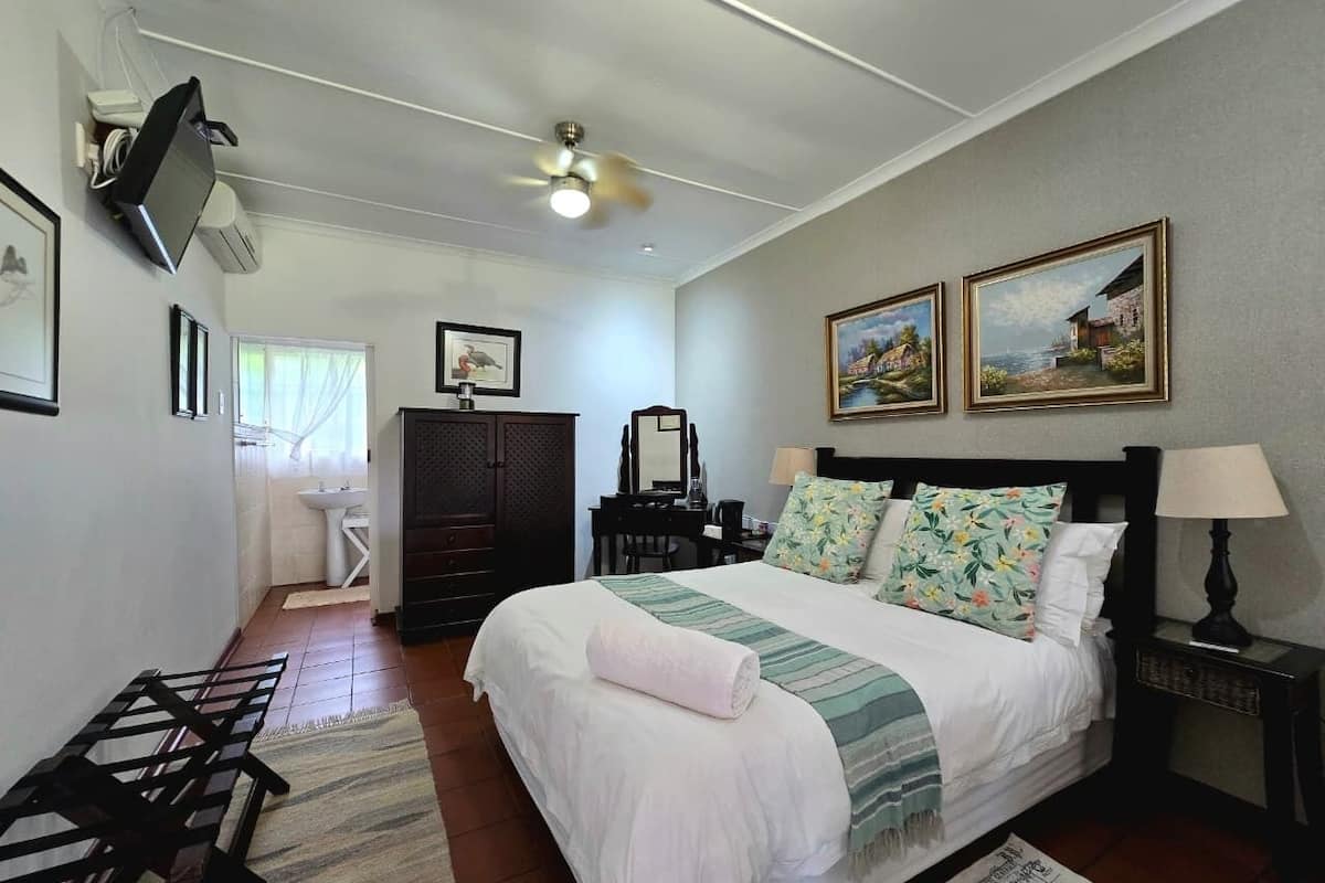 Chambre double (Room 4) | Coffre-fort, bureau, fer et planche à repasser, accès au Wi-Fi (inclus)