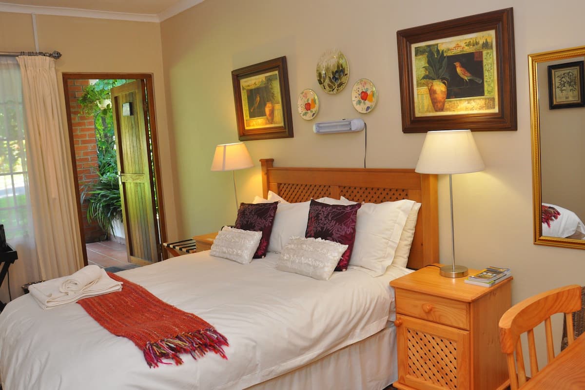 In-room safe, desk, iron/ironing board, free WiFi