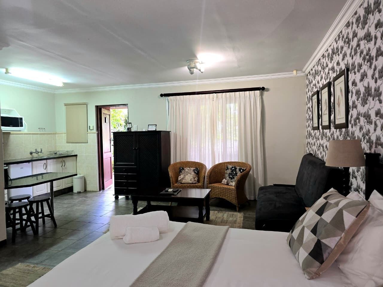 Double or Twin Room, Kitchenette (Room 10) | In-room safe, desk, iron/ironing board, free WiFi